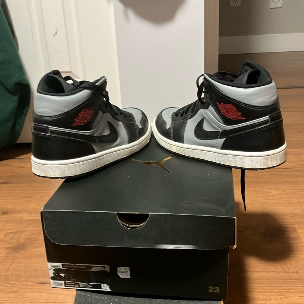 Jordan 1 mid shadow red
